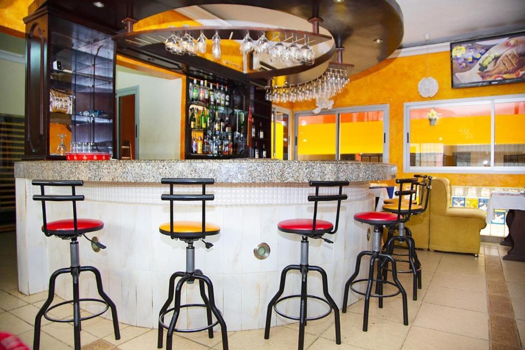 Cypa Hotel Abidjan Buitenkant foto