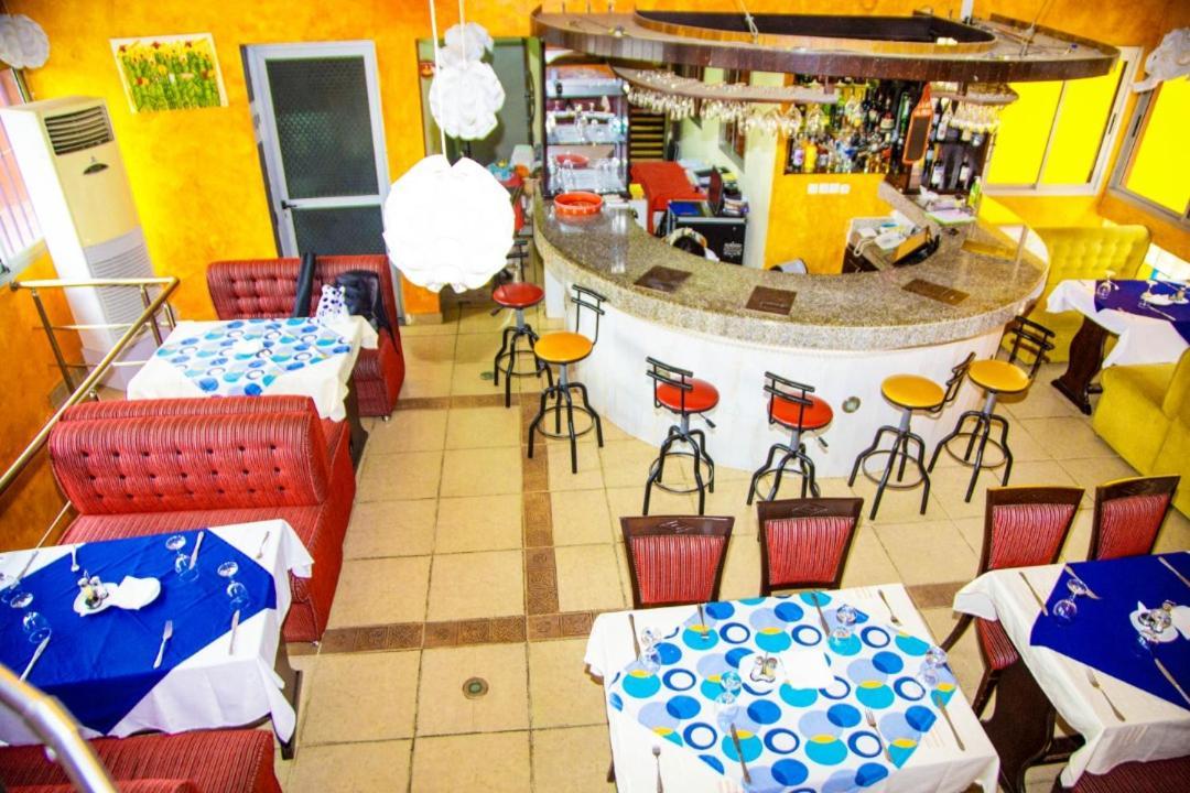 Cypa Hotel Abidjan Buitenkant foto