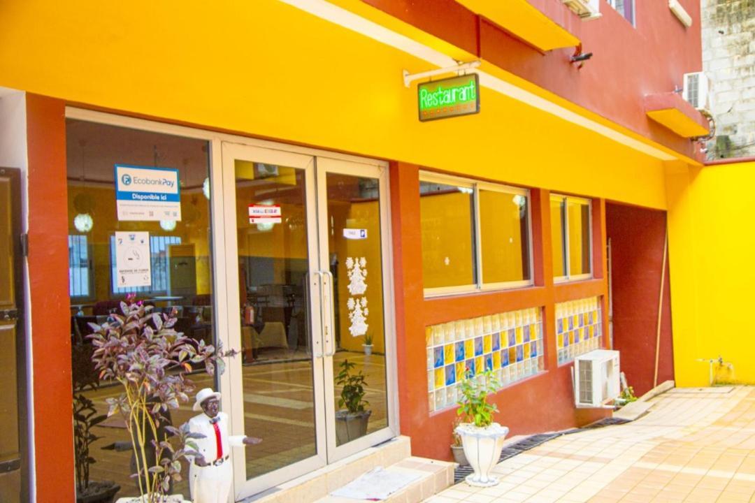 Cypa Hotel Abidjan Buitenkant foto