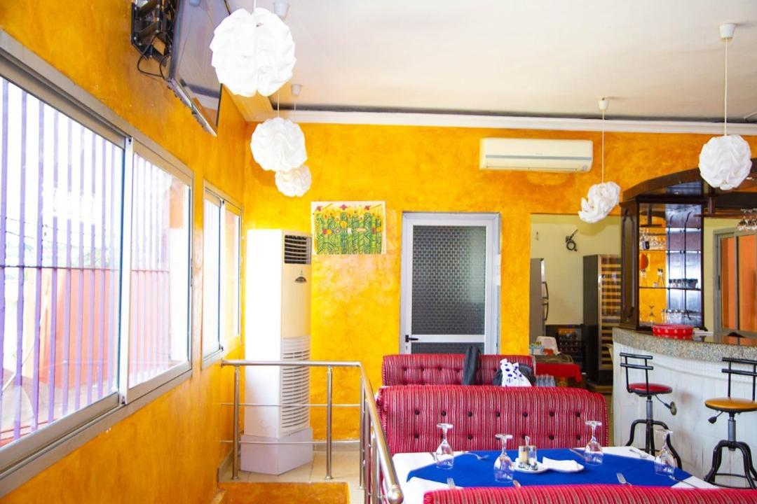 Cypa Hotel Abidjan Buitenkant foto