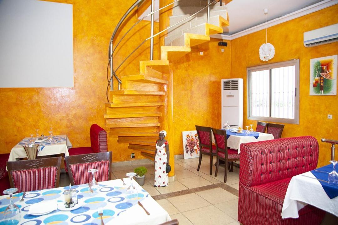 Cypa Hotel Abidjan Buitenkant foto