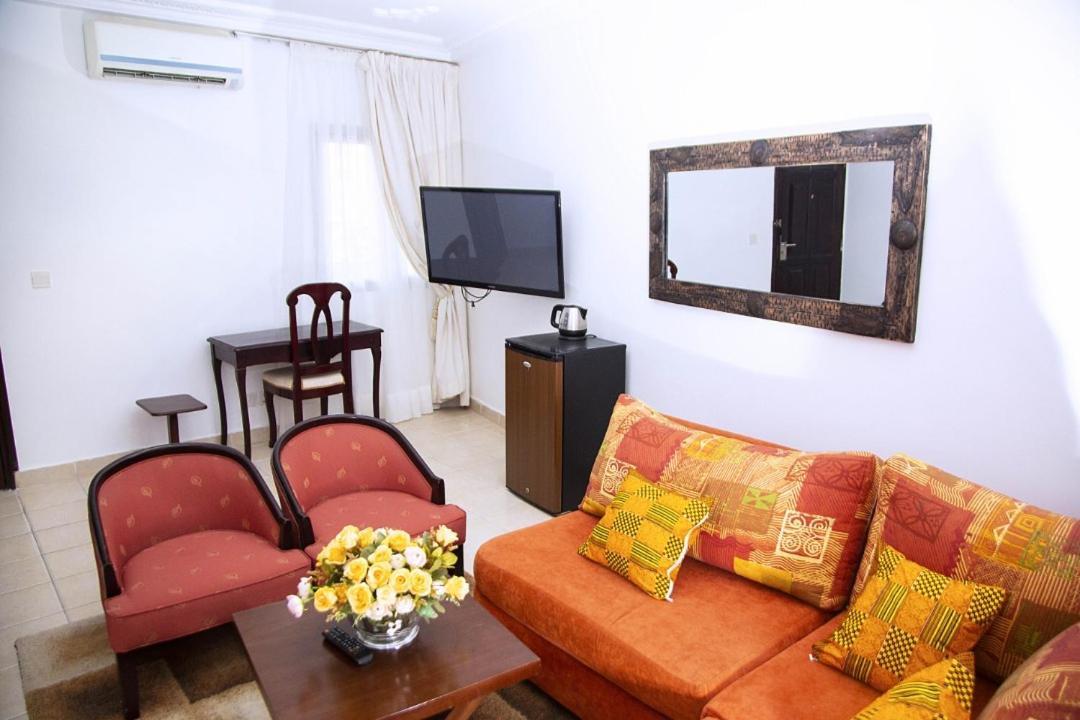 Cypa Hotel Abidjan Buitenkant foto