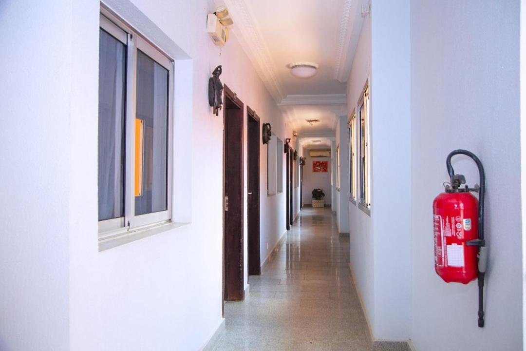 Cypa Hotel Abidjan Buitenkant foto