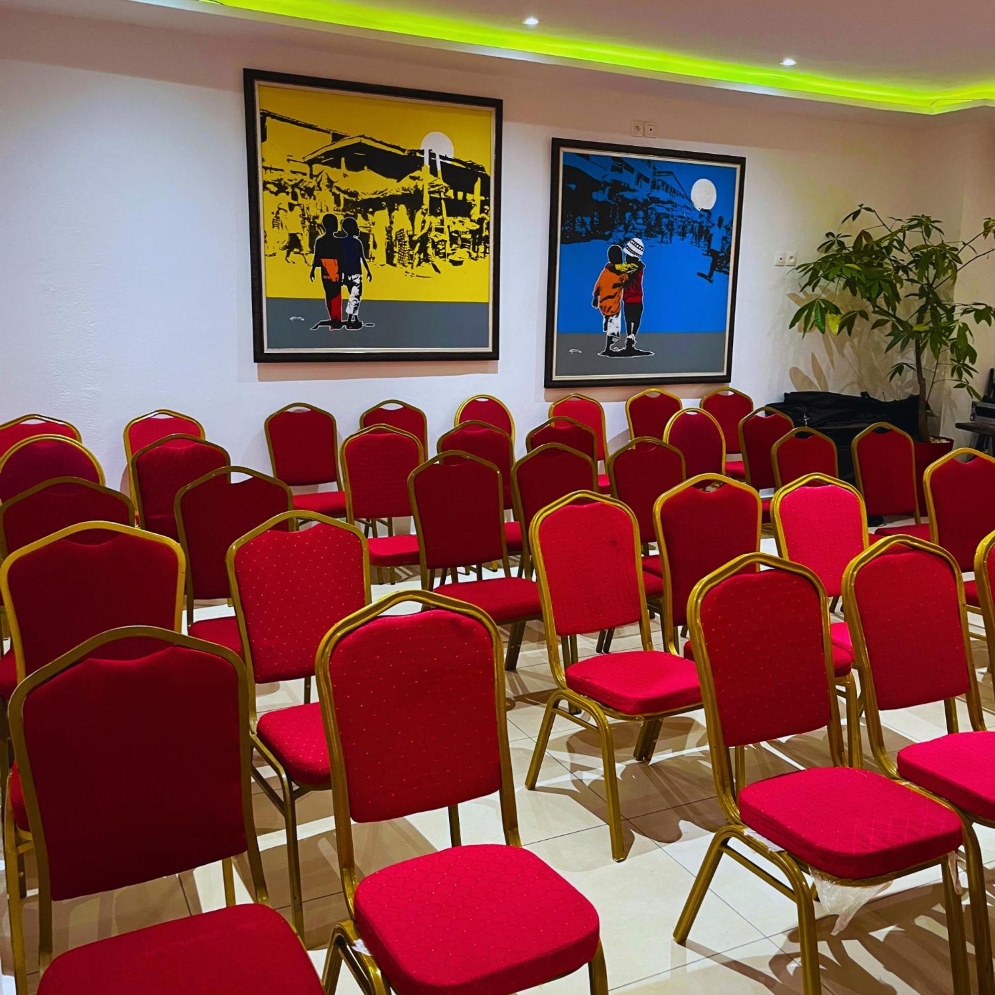 Cypa Hotel Abidjan Buitenkant foto