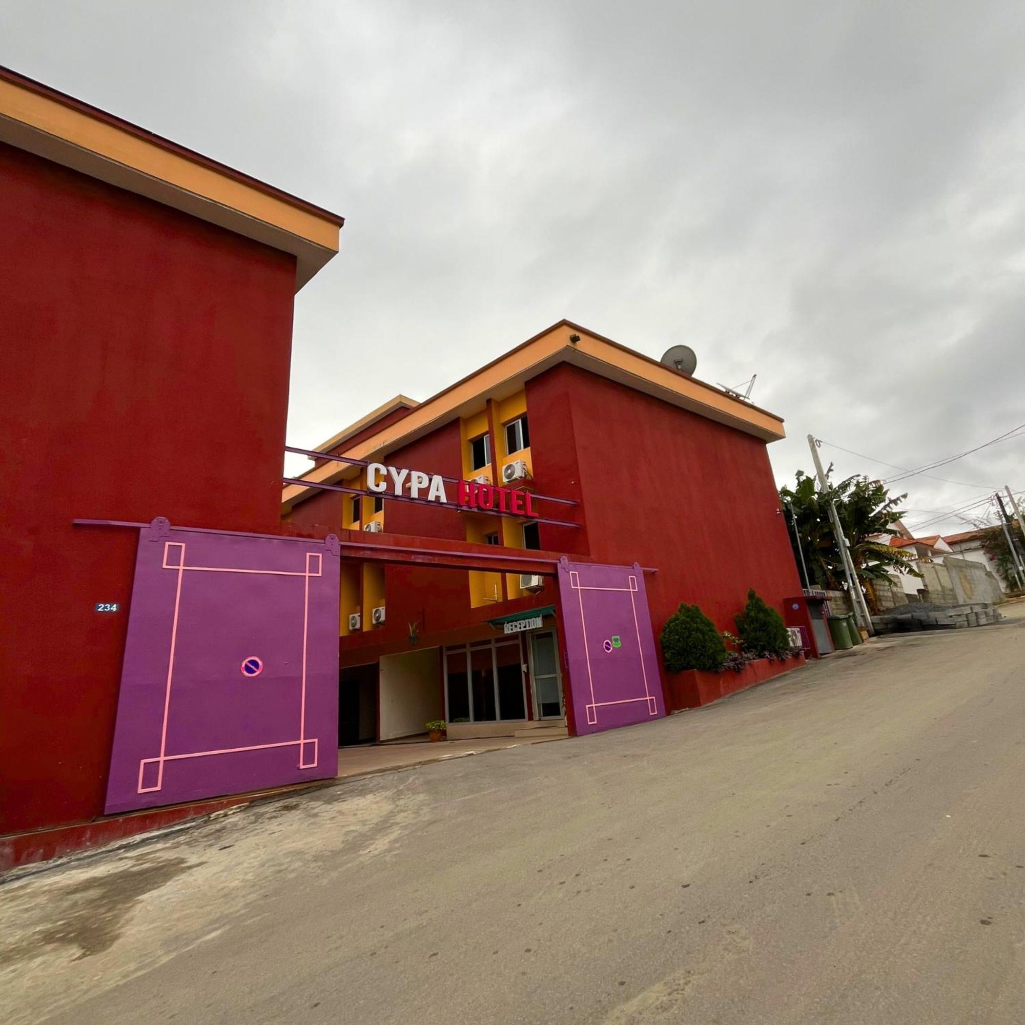 Cypa Hotel Abidjan Buitenkant foto