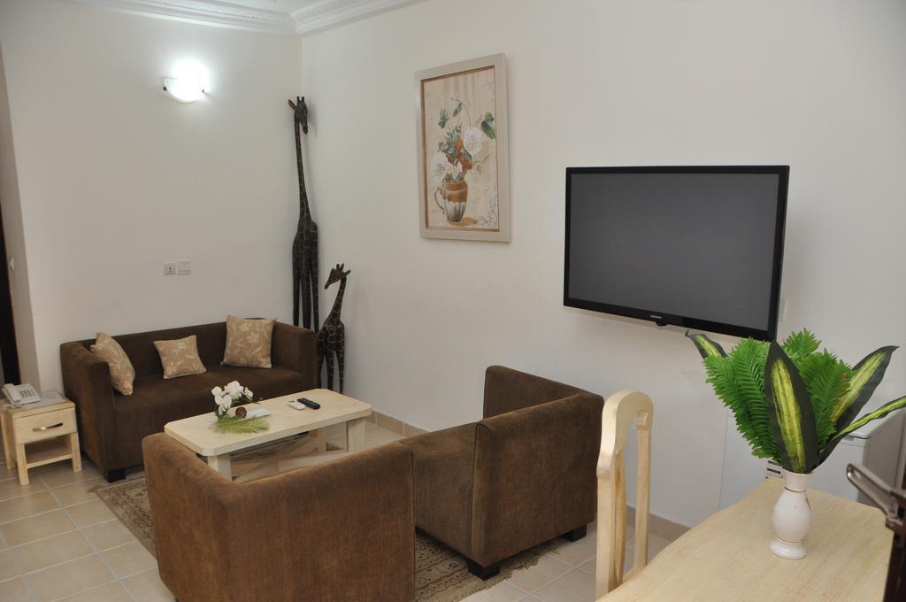Cypa Hotel Abidjan Buitenkant foto